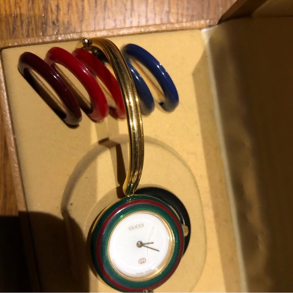 Vintage Gucci watch gold plated with 12 bezel excellent condition - Picture 5 of 7